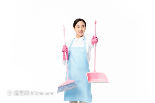 家政服务中的女性身影 扫除尘埃，亦点亮生活